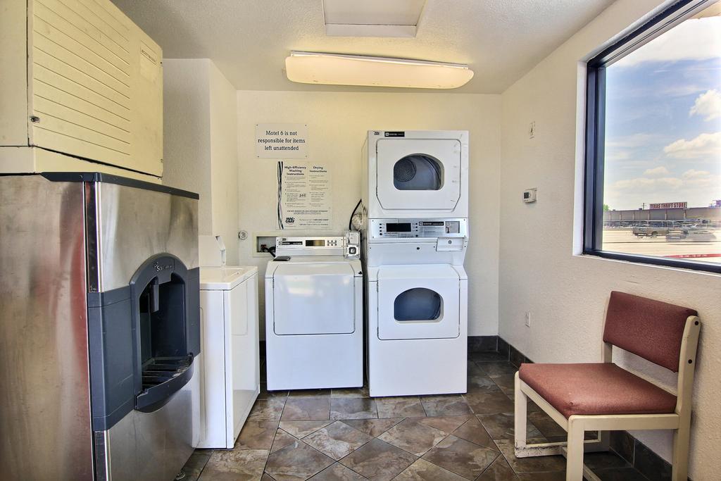 Motel 6 Austin, Tx - Central Downtown Ut Exterior foto