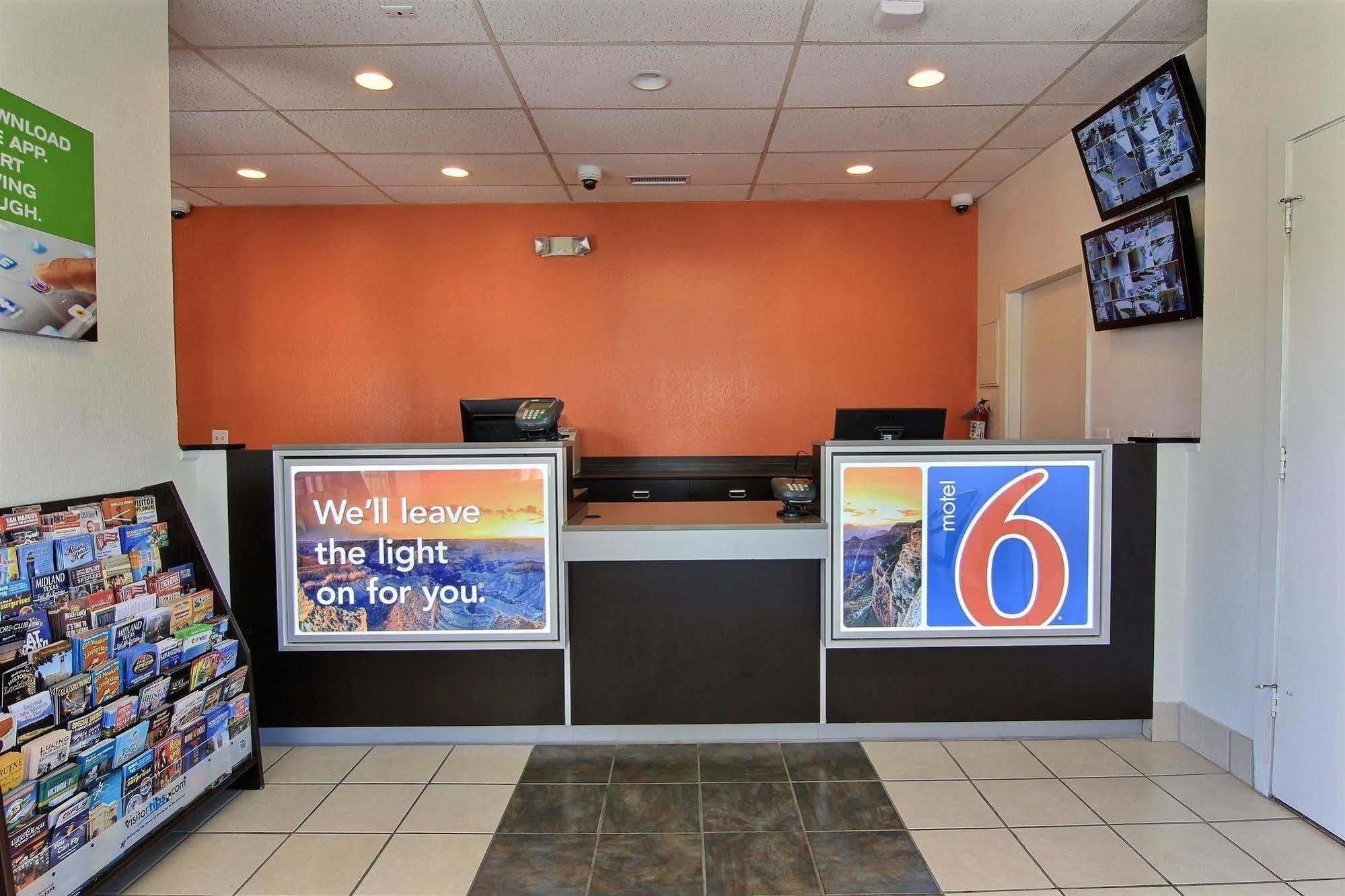 Motel 6 Austin, Tx - Central Downtown Ut Exterior foto