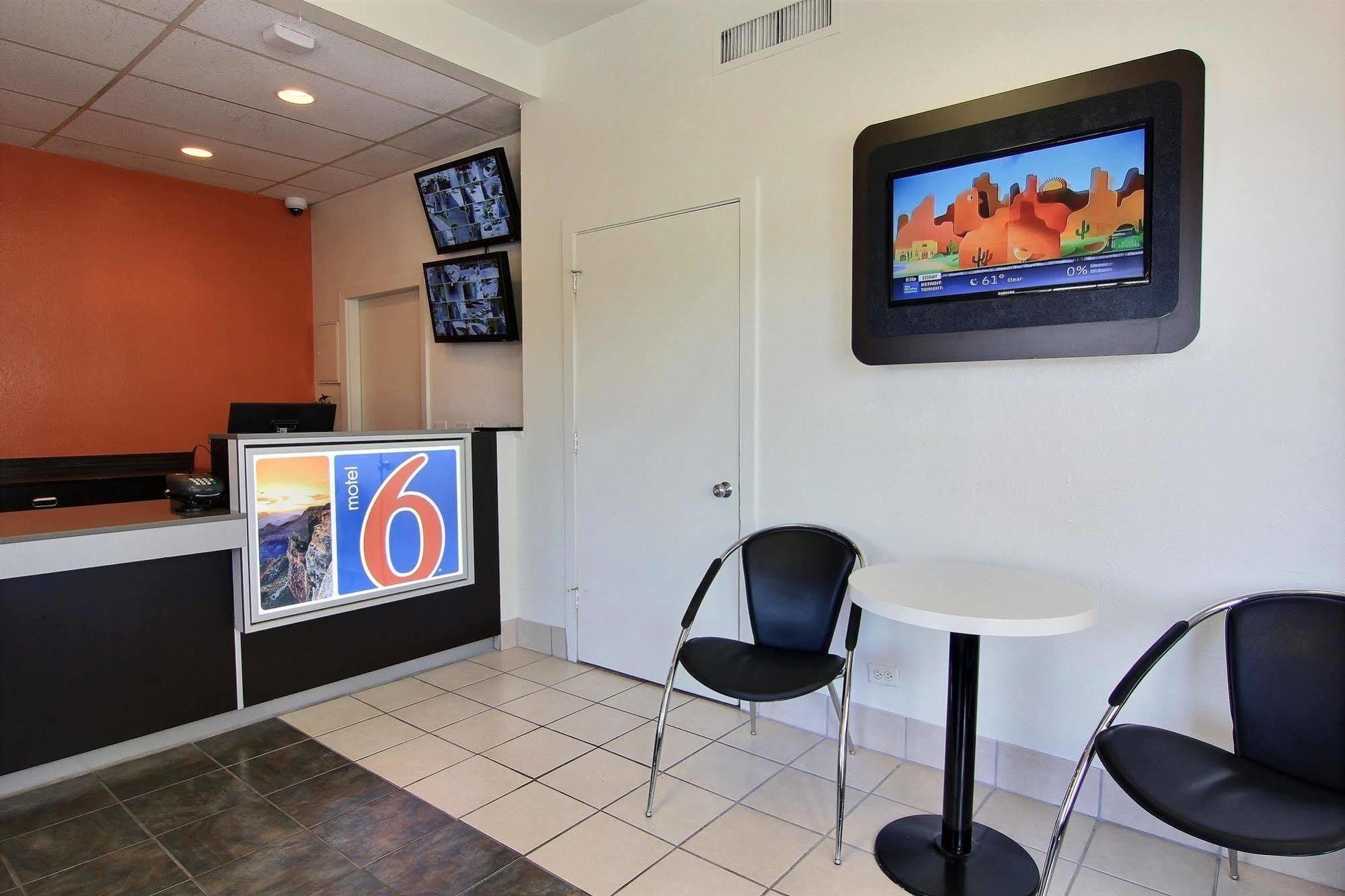 Motel 6 Austin, Tx - Central Downtown Ut Exterior foto