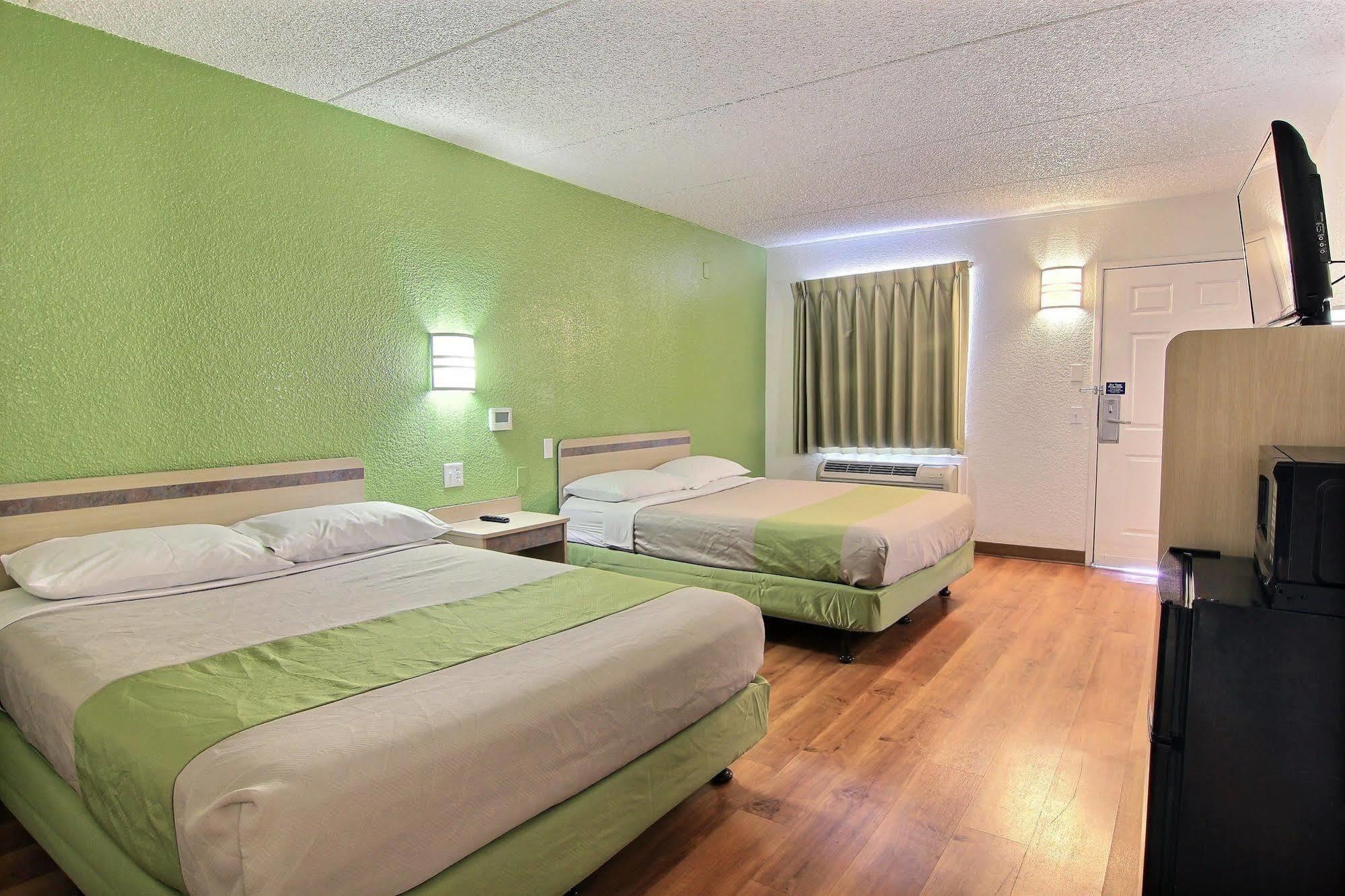 Motel 6 Austin, Tx - Central Downtown Ut Exterior foto
