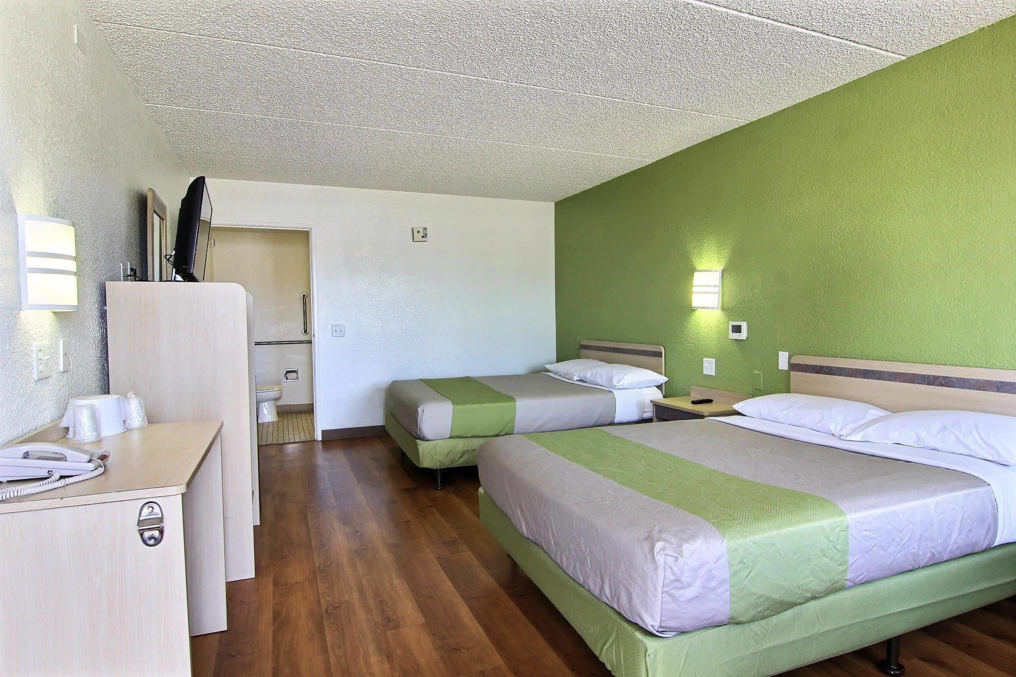 Motel 6 Austin, Tx - Central Downtown Ut Exterior foto