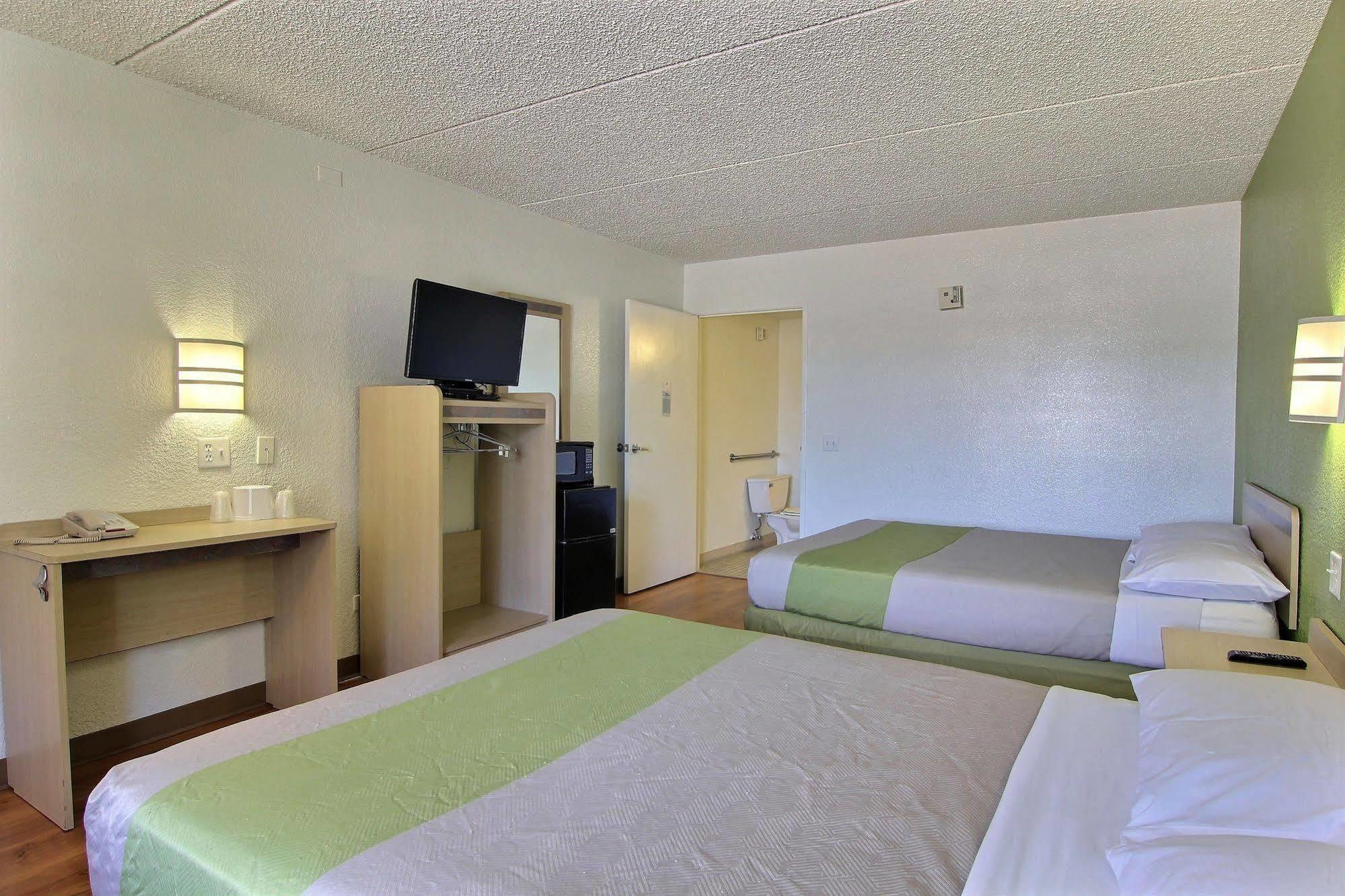 Motel 6 Austin, Tx - Central Downtown Ut Exterior foto