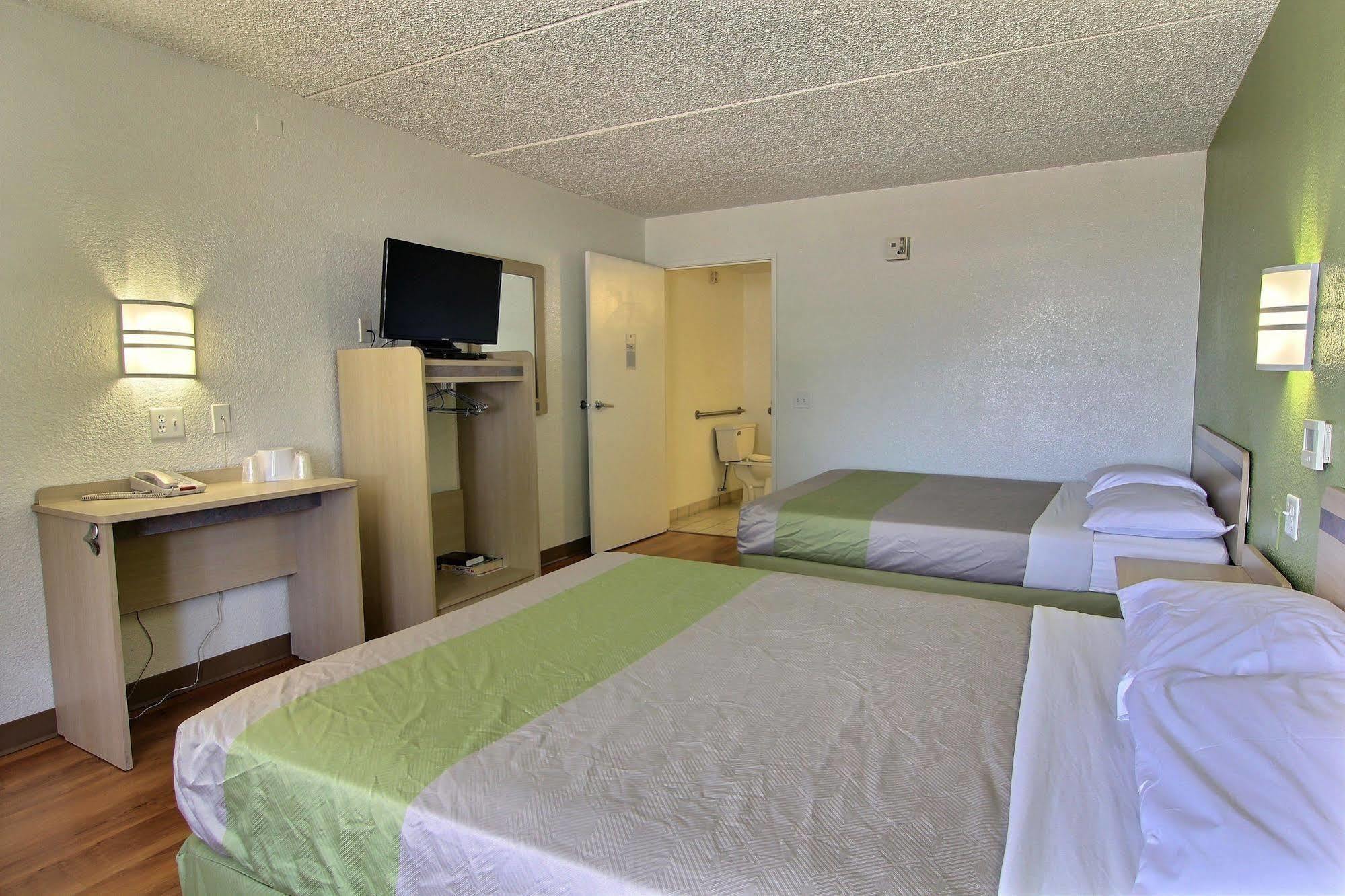Motel 6 Austin, Tx - Central Downtown Ut Exterior foto
