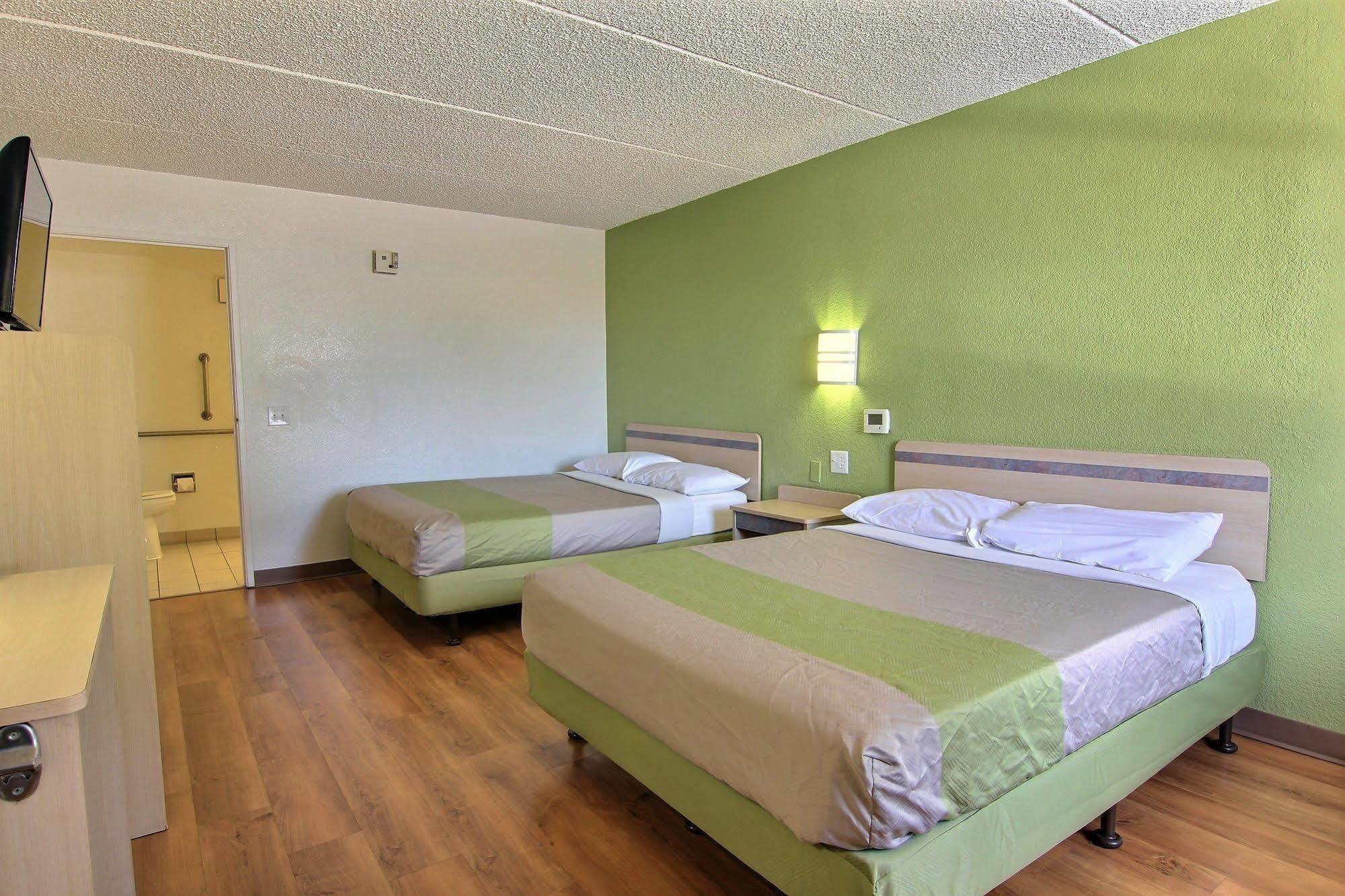 Motel 6 Austin, Tx - Central Downtown Ut Exterior foto