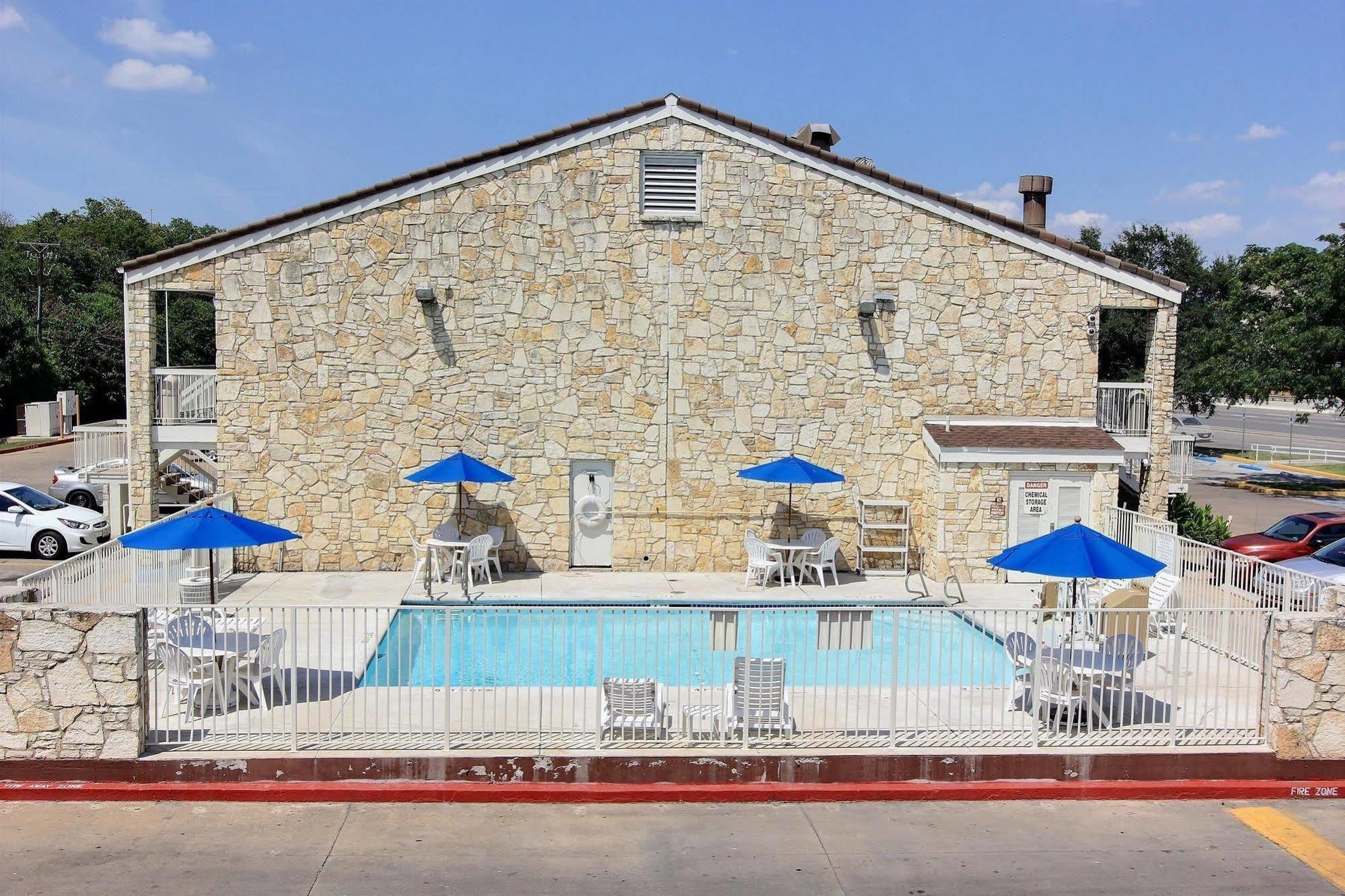Motel 6 Austin, Tx - Central Downtown Ut Exterior foto